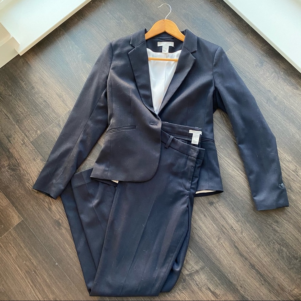 Tweedy navy blue suit, size 6